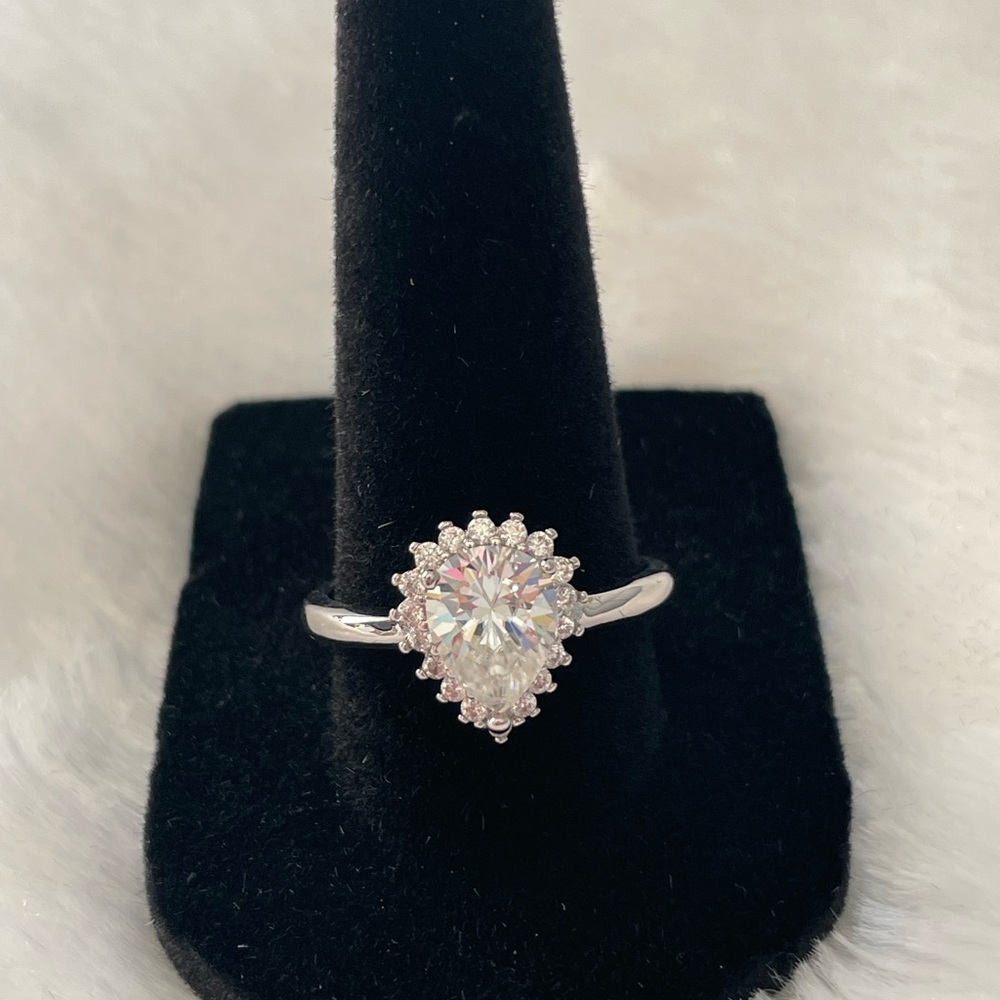 Women’s size 9 Moissanite tear drop with halo ring 1.80ct - Picture 2 of 5